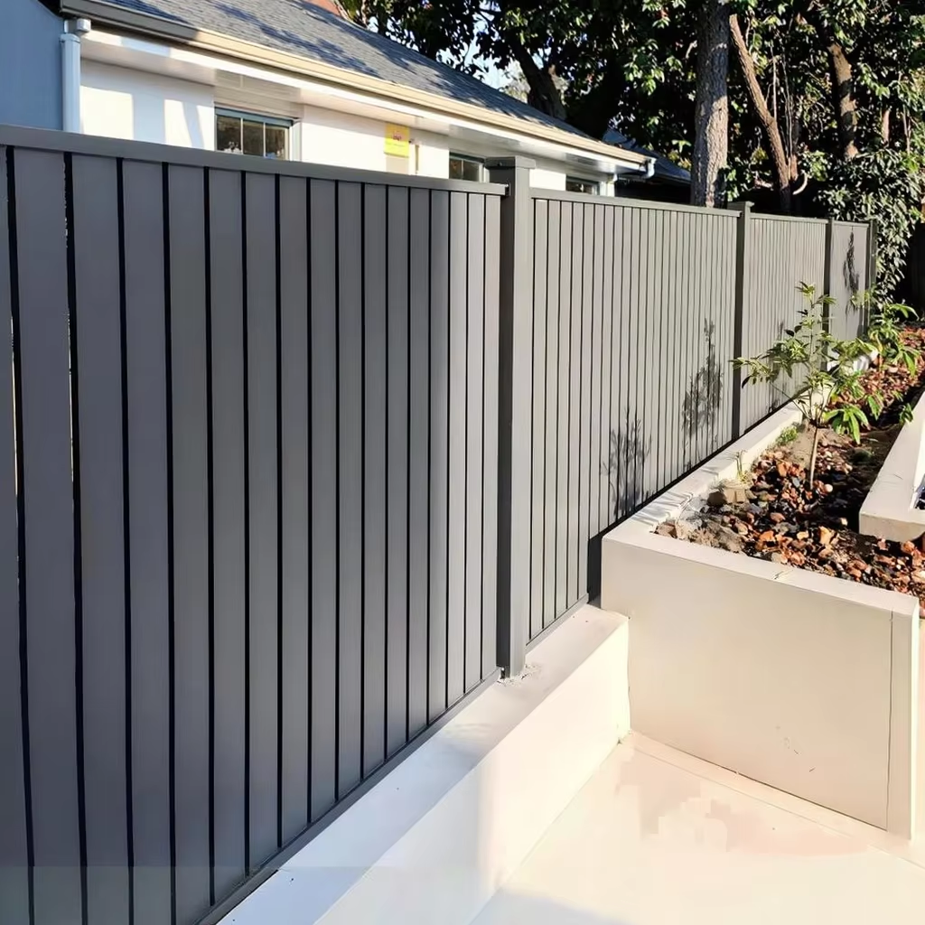 Customized Residential Backyard & Villas Aluminum Vertical Fence Slat Outdoor Fence Louver Privacy Guardrail Fencing